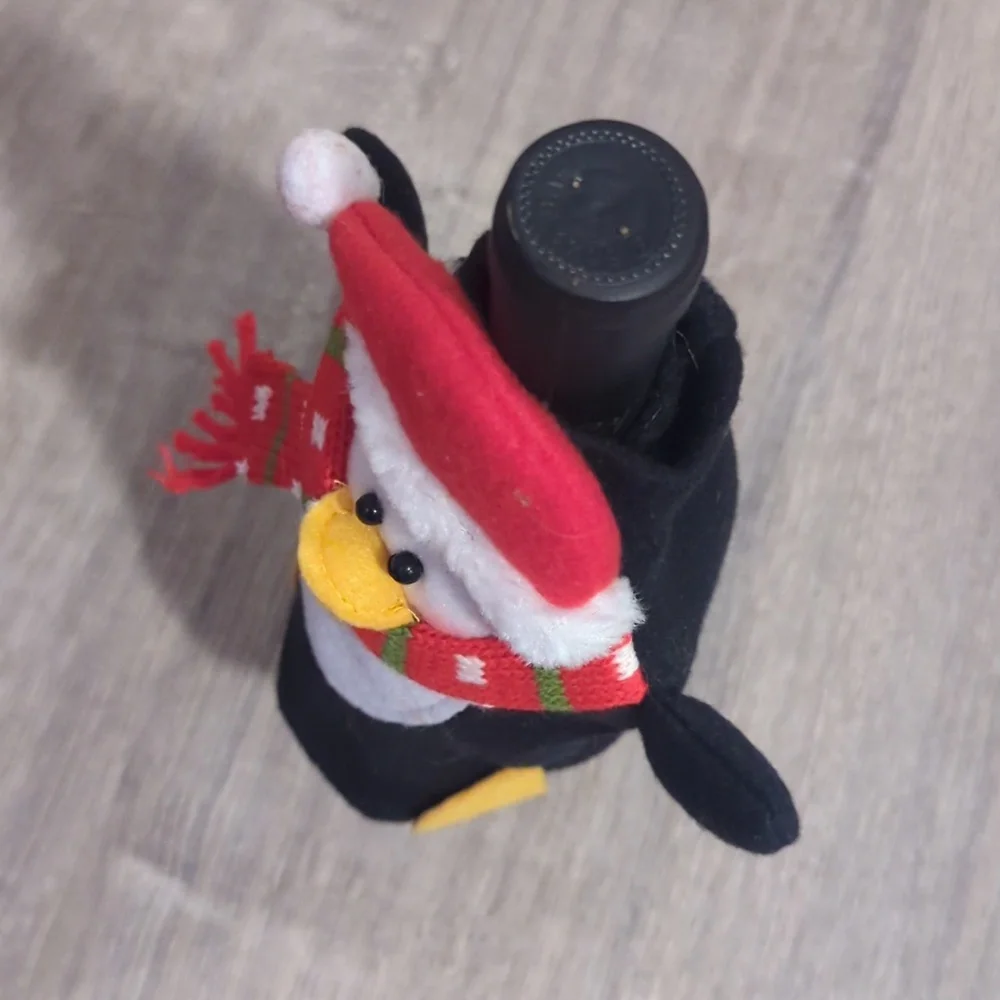 Pier 1 Imports Christmas Penguin Wine Gift Set NWT